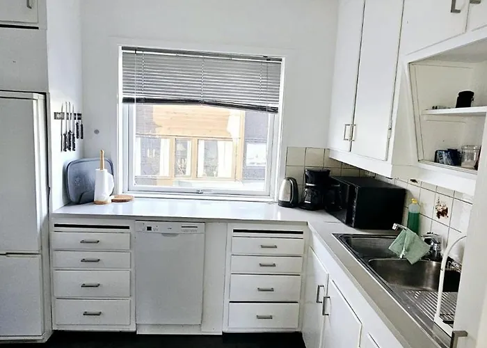 Koselig Med Balkong Og Parkering.